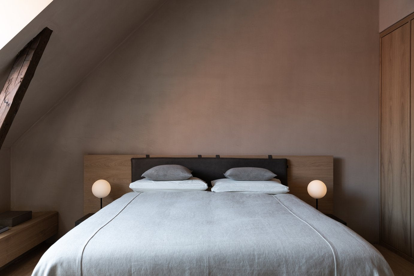 TR Table Lamp