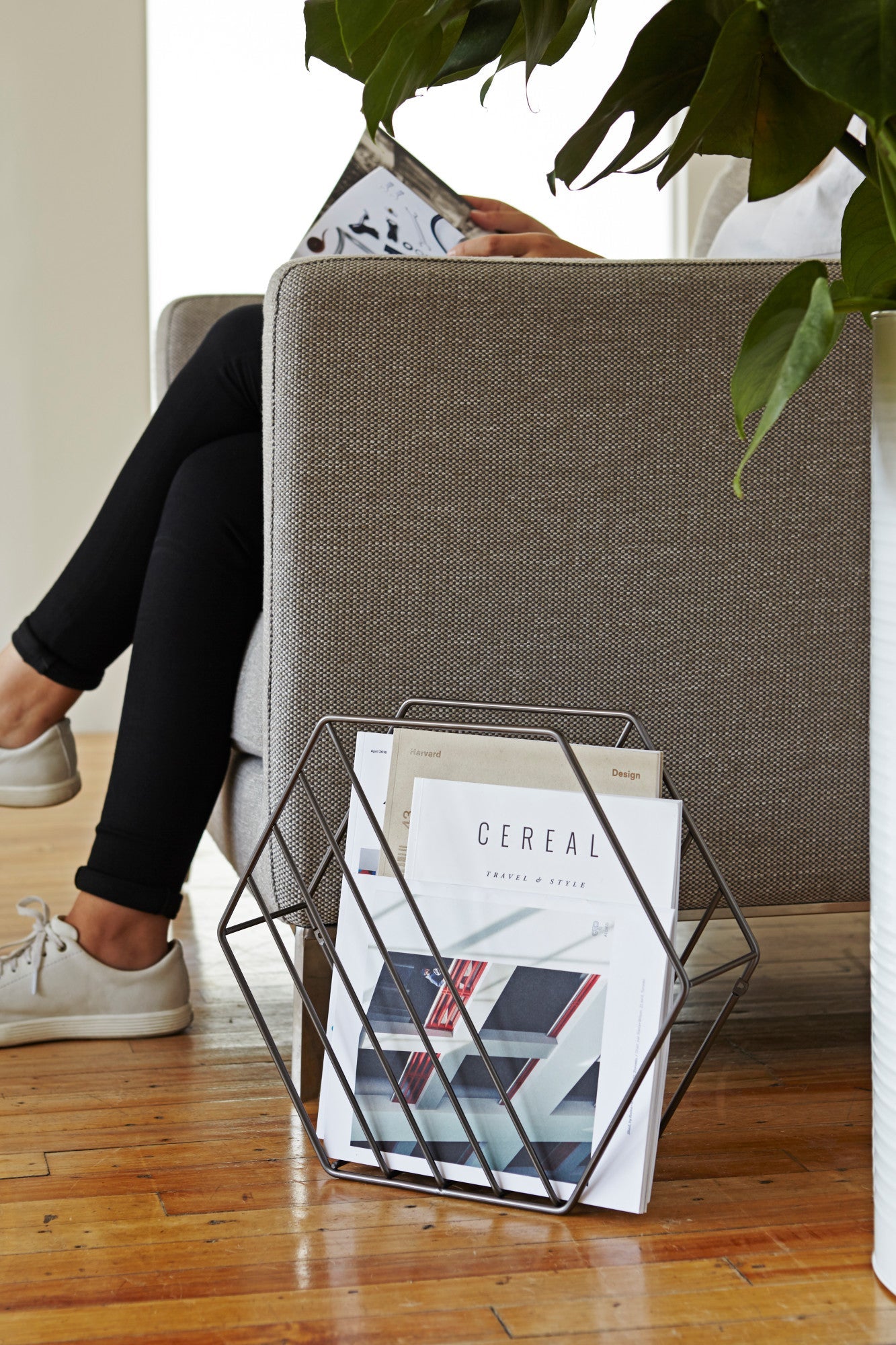 Zina Magazine Rack