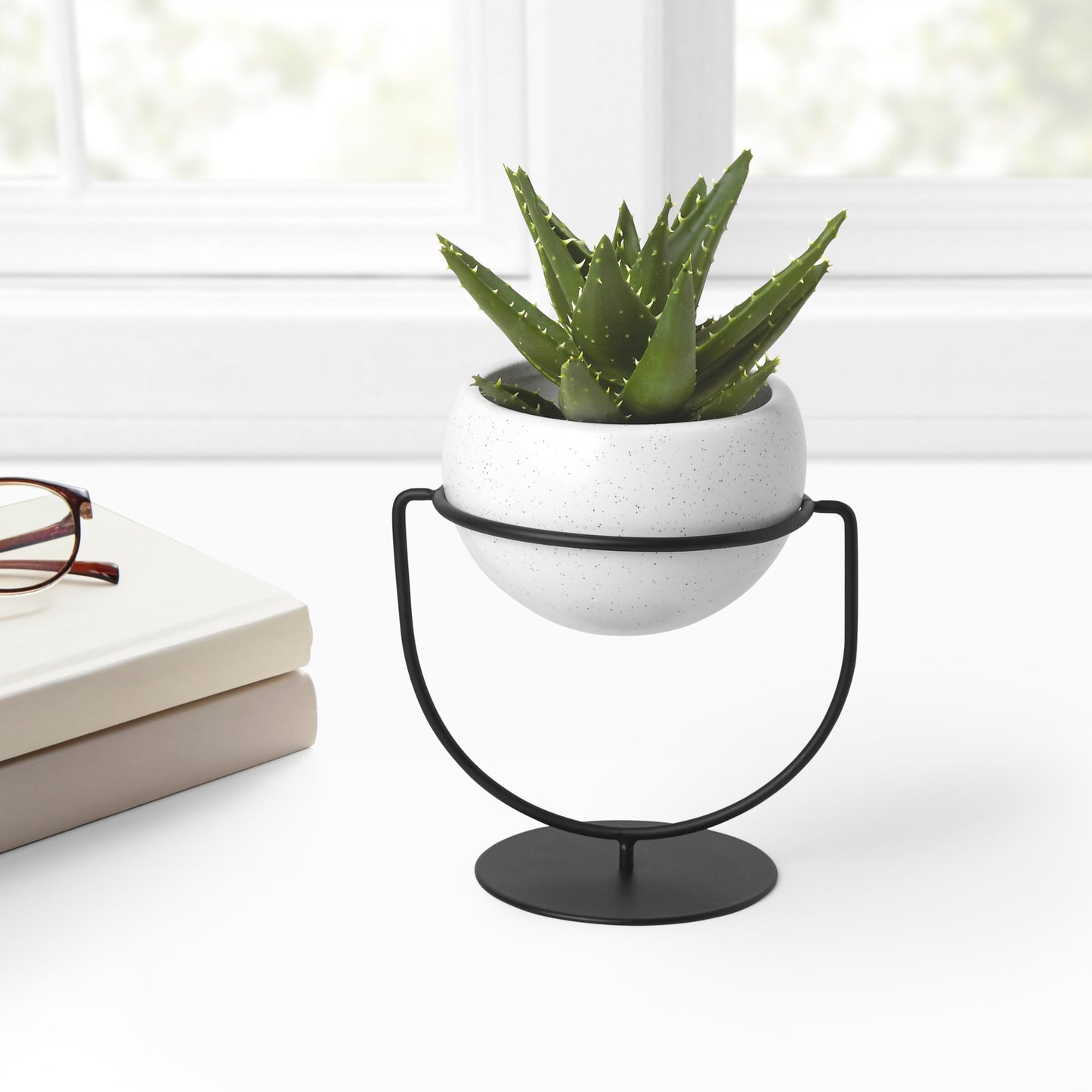 Nesta Planter