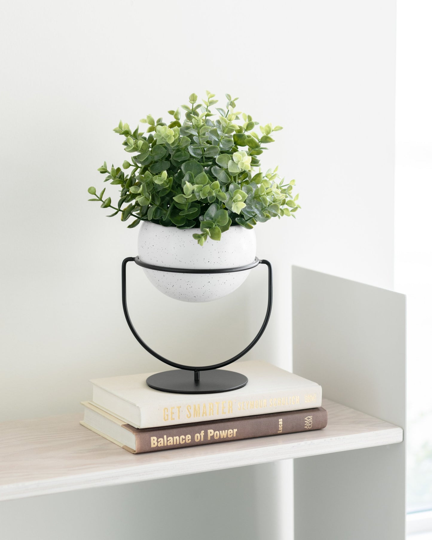 Nesta Planter